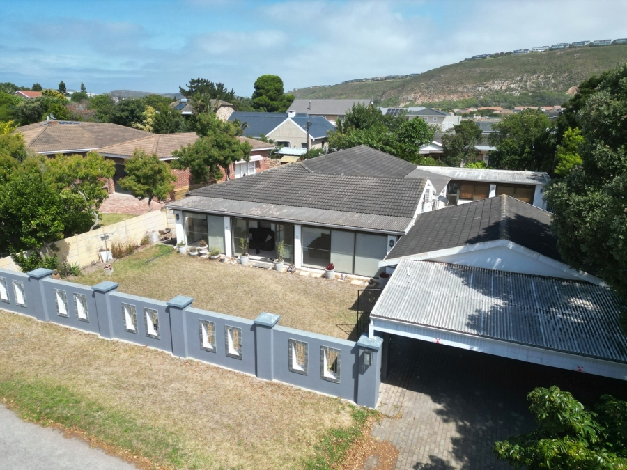 4 Bedroom Property for Sale in Seaside Longships Western Cape